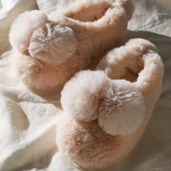 Anthropologie House Bunny Furry Slippers (NWOT) - Picture 2 of 7